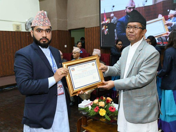 अख्तियार स्थापना दिवसको अवसरमा बैतडीका भट्ट पुरस्कृत 